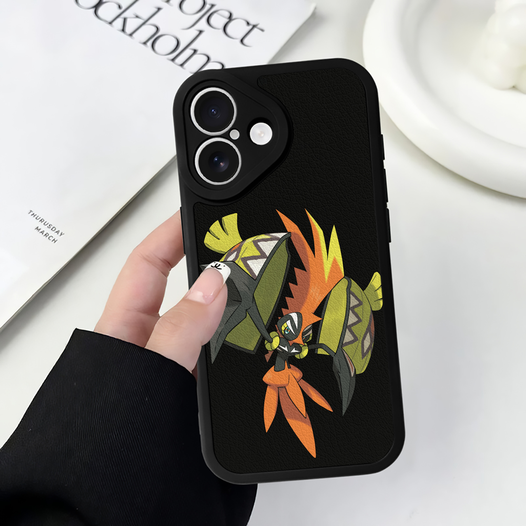 （画像用） ポケットモンスター Pokémon 【iPhone 16シリーズ対応】シリコンスマホケース（レザー調） 材質：シリコン